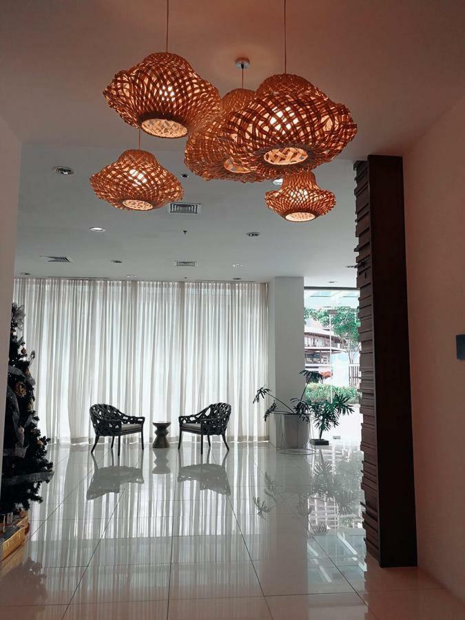 Lustra Studio Davao Stadt Exterior foto